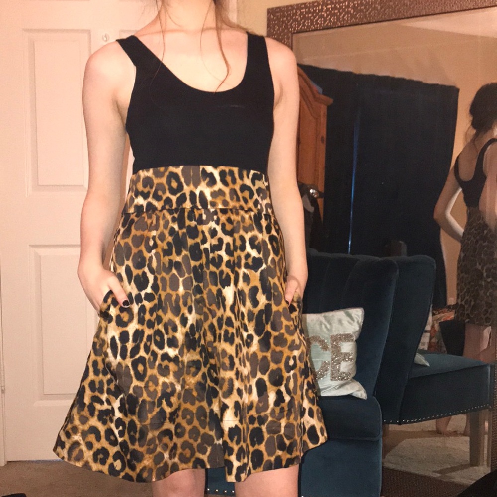 Super flattering cheetah print dress!